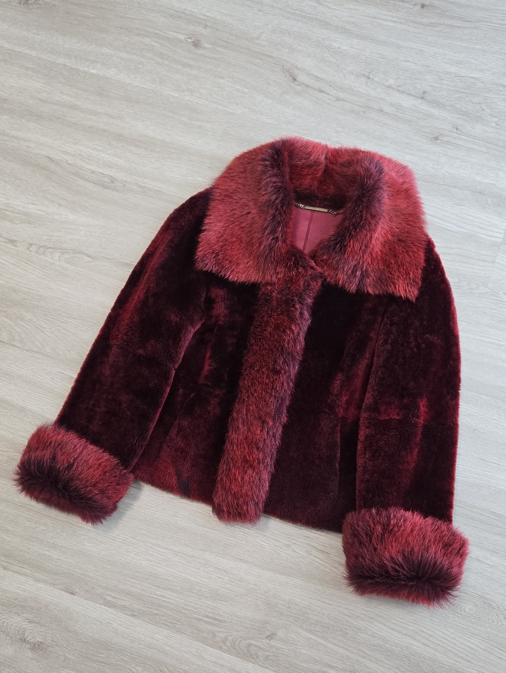 Via Veneto Real Shearling Fur Short Jacket in Deep Burgundy and Wine, Size XS - Picture 3 of 13
